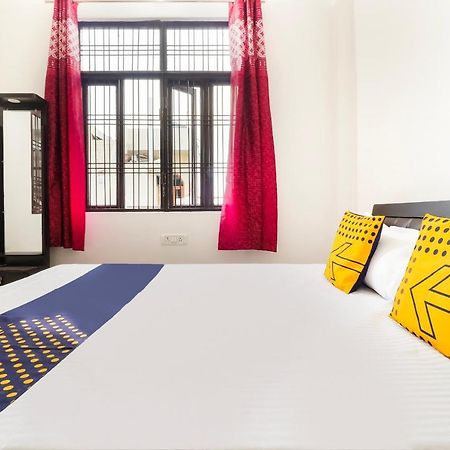 SPOT ON 69082 Indra Palace Bijnaur Bagian luar foto